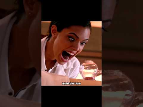 Женщина высасывает жир у клиентов #пересказфильма #кино #фильм