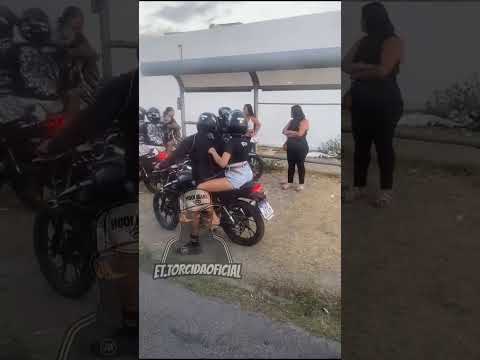 HOMENS TORCEDORES DO CEARÁ TENTAM TOMAR CAMISA DE 3 MULHERES TORCEDORAS DO FORTALEZA