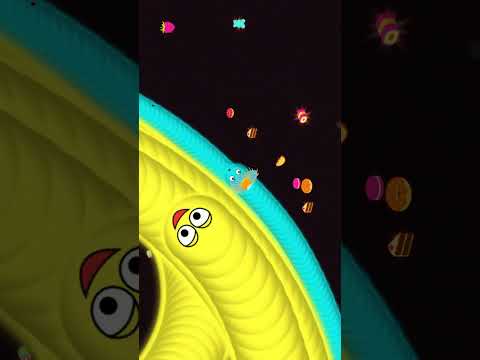 Giant Yellow Snake Vs Tiny Blue Snake in Wormate.io | Ali Gaming | #shorts