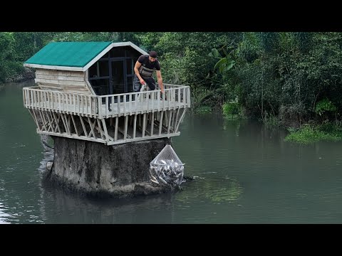 I Built a Warm and Luxurious Shelter on the Rock and Caught Fish.