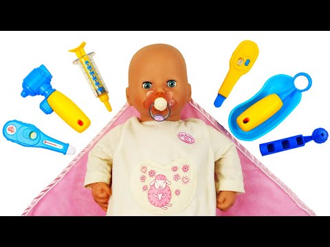 La bebé Annabelle está enferma. Videos de juguetes para bebés.