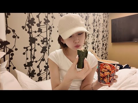 【廃人】ベッドの上で1人寂しくコンビニ爆食してるだけの動画。