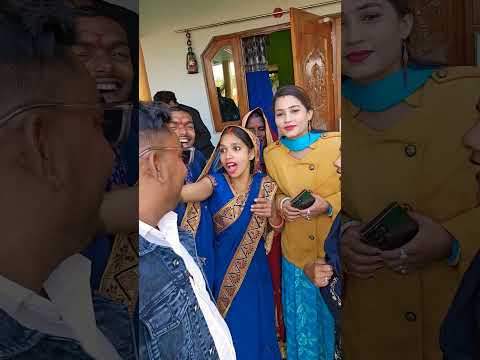 भाभी बात करते करते पता नहीं क्या देखली लगी च #shortviral #shortvideo #short deepu vlogs #shortviral