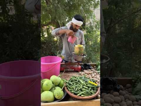 सब्ज़ी वाले ने काशीफल मैं डाला पानी 😲! #short #viral #popular