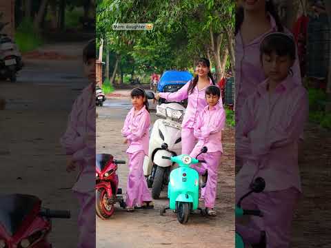 Mom daughters 😍💕 #momdaughter #youtubeshorts #matchingdress #geetakashyap 🛵🛵