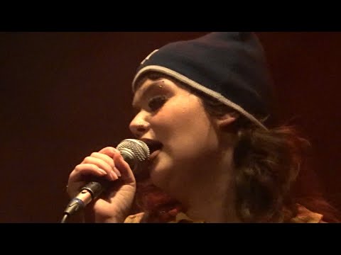 Lola Young - Walk On By (new), Bitterzoet Amsterdam 23-04-2024