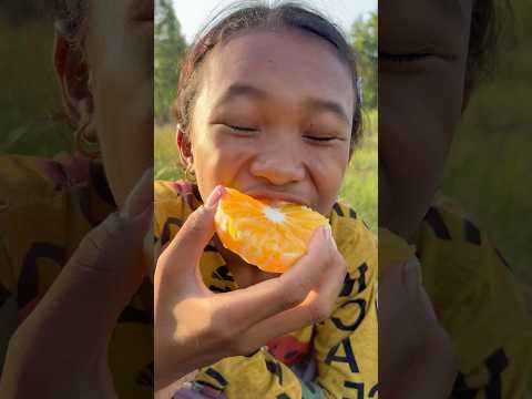 Eat an orange. ๐ #edit #mukbang