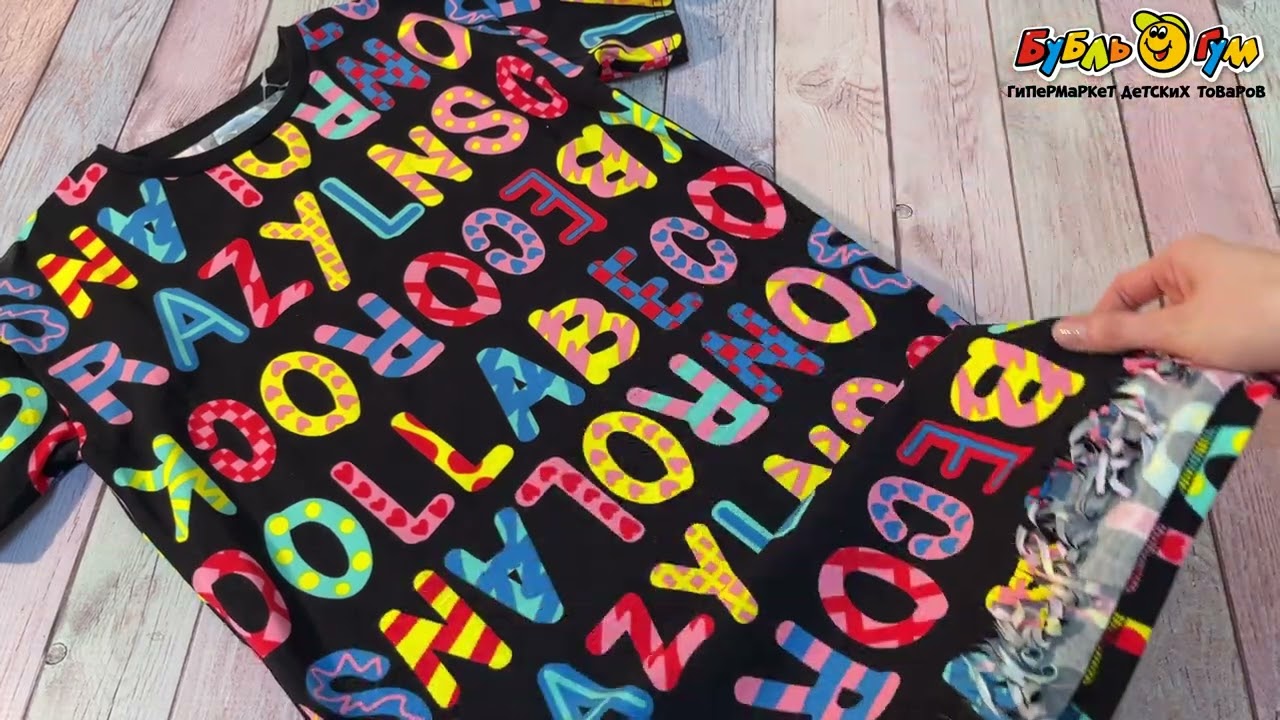 Платье Lanson Kids с принтом буквы и бахромой черное - видео