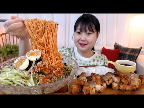 매콤달콤 김치비빔국수 통삽겹바베큐 먹방 Mukbang Spicy Kimchi Bibim-Guksu Pork belly BBQ Koreanfood Noodles