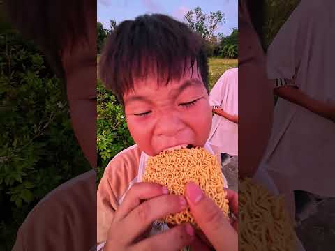 Trẻ trâu hốc chân gà - cười không nhặt được mồm ! #shorts