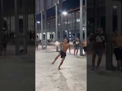 Com a skin do Ronaldinho fica fácil 😬