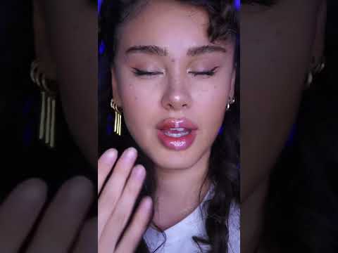 En vrai y'a pas une grosse différence les 2 gloss sont bien
