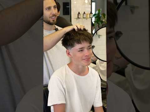 Une fille de son école ne le calculais pas, car elle n’aimait pas sa coupe de cheveux il coupe tout