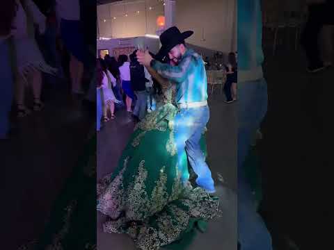 Una con la quinceañera 👀🔥 #milbailes #nortenas #desmadre #tacos #mexican #corridos #huapango