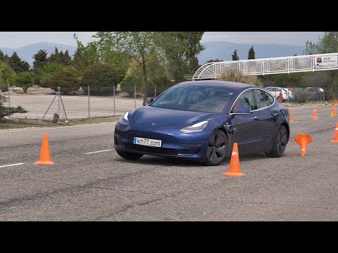Tesla Model 3 2019 - Maniobra de esquiva (moose test) y eslalon | km77.com