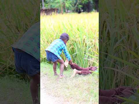 निकल मेरे भाई मैं खींच रहा हूँ तू कैसे फस गया 😱😭 #shorts