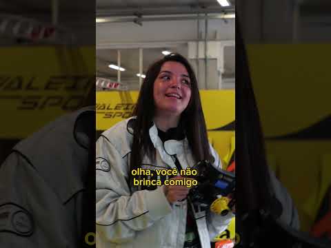 COMO É PILOTAR NA FORMULA 4?