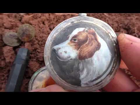 WE FOUND A RED ARMY SOLDIER WITH A LOT OF PERSONAL BELONGINGS / WWII METAL DETECTING
