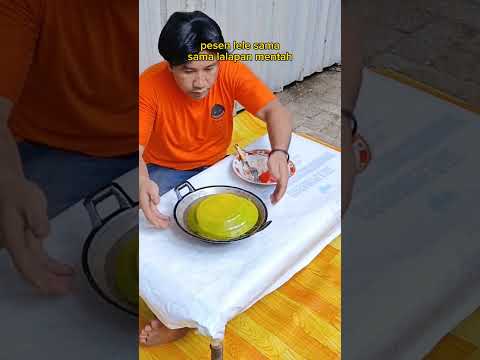Lele lalapan mentah #videolucu #comedyngakak #comedy #ngakak