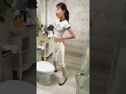 做一个泡腾片可乐马桶,等女友准备上厕所的时候让她体验一把!#依然夏天 #搞笑 #整蛊 #funny