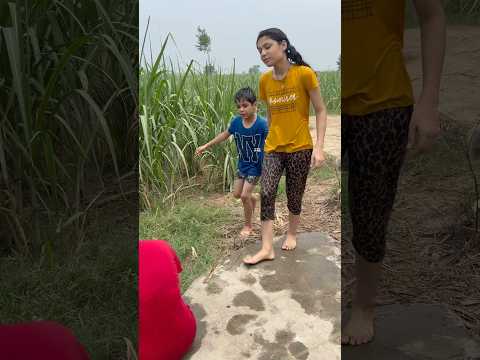 Saksham or Chhavi ko tubewell me nahana hai 🤗#shorts