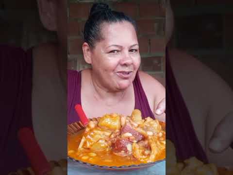 Vamos meus amores comer esse prato de mocoto com bucho carne de sertão calabresa e um molho lambao