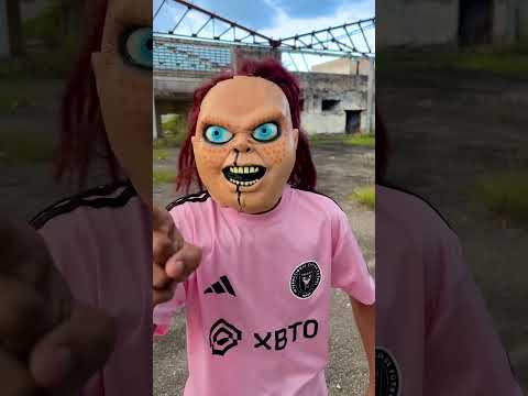 Chucky encontró min hoyo en el piso