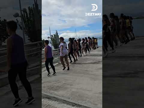 Carnaval Chegando e os gringos estão como?Aprendendo a Sambar para o Carnaval 2025.Deztaki