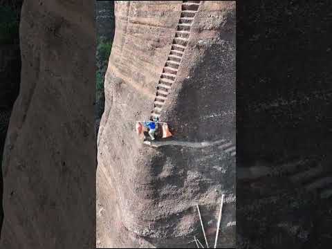 क्या आप इस पहाड़ पर चढ़ सकते हैं 😱-Sky Ladder In China-1844C1
