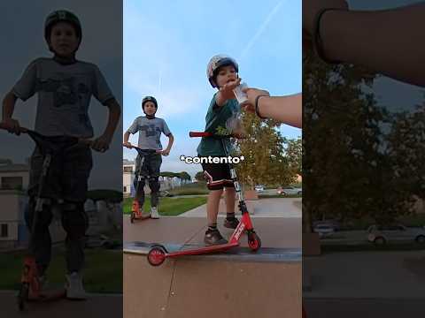son felices con tan poco…🥹 #flair #skate #whip #humor #scootering #bmx #roller