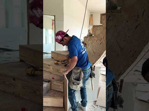 Sheetrokeando una escalera redonda 👍💯