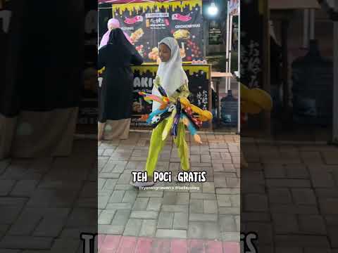 Mbak nya yang jual padahal murah senyum lo👹
