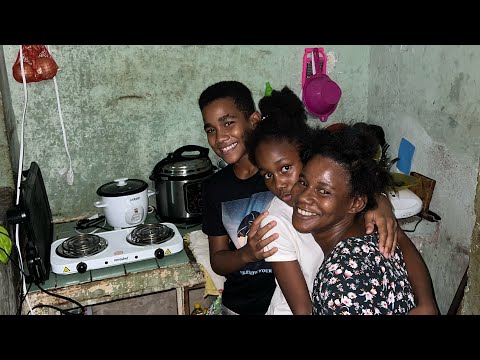 ENTREGAMOS la COCINA.Así UTILIZAN la LAVADORA.LES PREPARO un FLAN.Una NOCHE en CASA de LISI