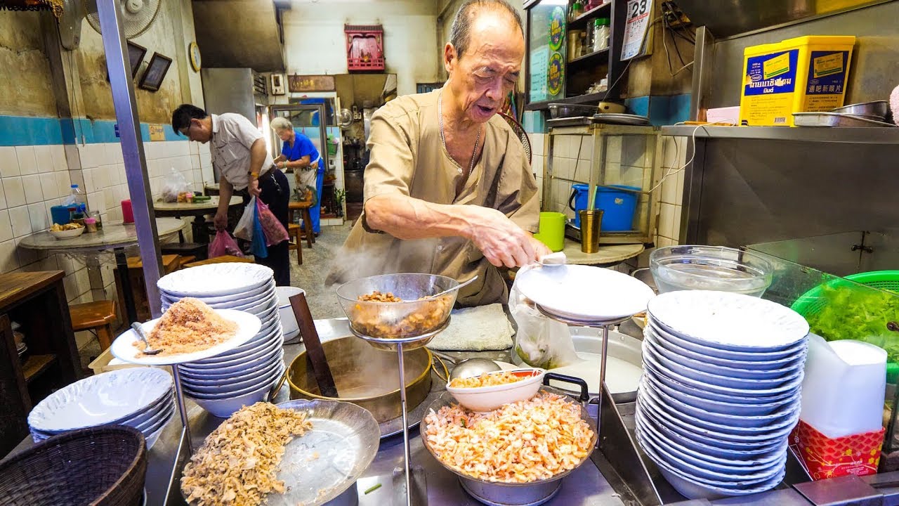 Ancient Thai Street Food - 90-Year Old Restaurant FISH RICE SOUP in Bangkok, Thailand