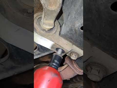 Nissan Xtrail T30 Lower Control Arm Bolt Tighten #shortvideo #shorts #short
