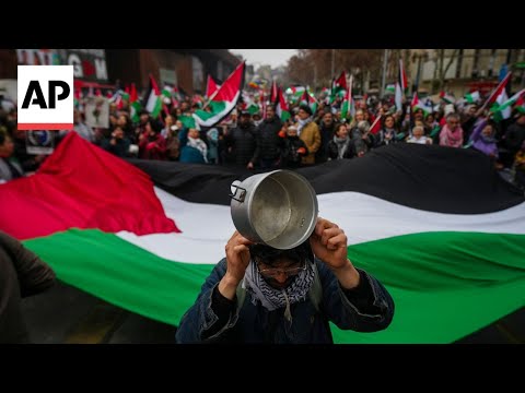 YouTube video thumbnail: Chileans Bang Empty Pots to Protest Hunger and war in Gaza