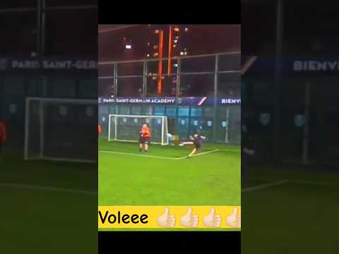 "Olağan Üstü Bir Vole. Bütün Gücüyle Vurdu Ağları Delercesine Bir Şut!"👍🏻