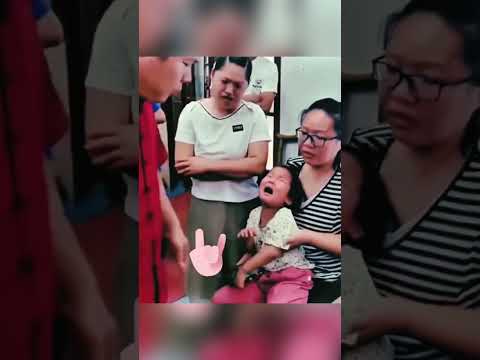 Bé bị trật tay