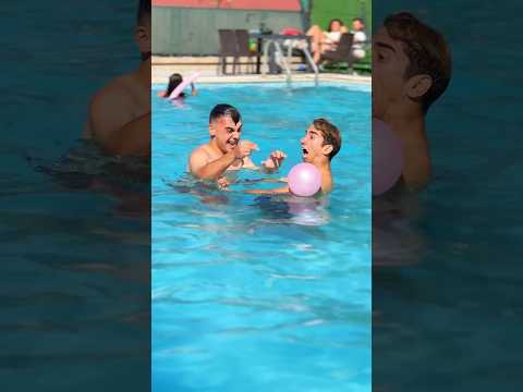 Havuzda Balonlarımı Patlattı “BOĞULDUM” #shorts