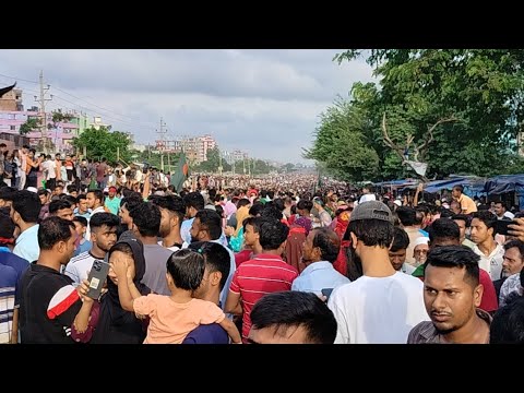 প্রধানমন্ত্রী পদত্যাগ করে দেশ ত্যাগ করার পর রাজধানী ঢাকার চিত্র