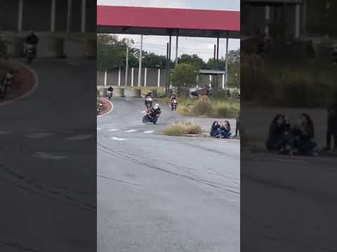 ESSE SIM SABE ANDAR BEM DE MOTO, TEM O DOM DA TOCADA MONSTRA ( MEME ) ( VIRAL ) #shorts