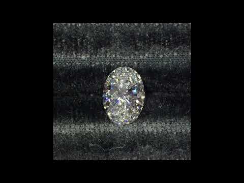 Oval Diamond 1.70 D Color VS2 Clarity