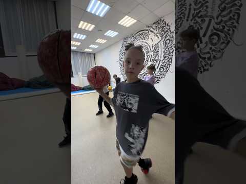 @YoBaller научился делать торнадо 🏀 #freestylebasketball #school