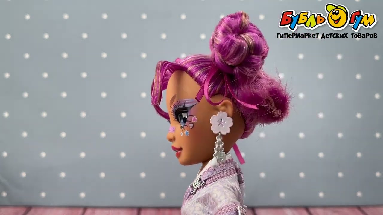 Кукла Rainbow High Лила Ямамото с аксессуарами - видео