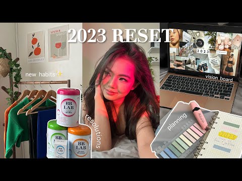 '23 reset vlog | MANIFEST THE BEST YEAR: new goals & habits, journal, vision board ft Nutrione BBLab