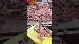 The breeder can easily feed crocodiles weighing 20 to 30 kilograms, but if it exceeds that, it’s har