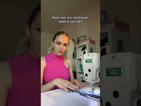 Wer von uns spielt Klavier und wer näht? #shorts #tiktok #piano