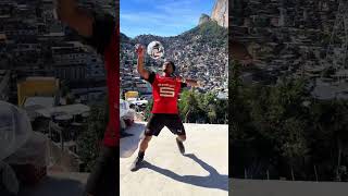 French talent in Brazil 🇧🇷😍 #Ligue1 #Ligue1McDonalds #futebol #brazil  #rocinha #1v1 #street #rennes