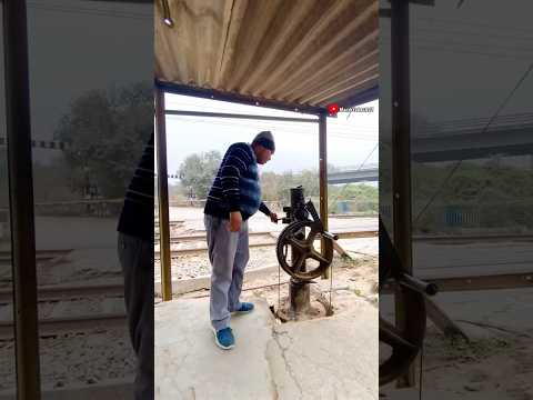 Railway फाटक लगने से पहले फाटक Man को करना पड़ता है ये काम😲#minivlog  #vlog  #shorts #youtubeshorts
