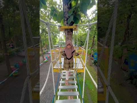 Bocil berani naik jembatan gantung tinggi di pohon #bocil #jembatangantung #outbound #funny #shorts